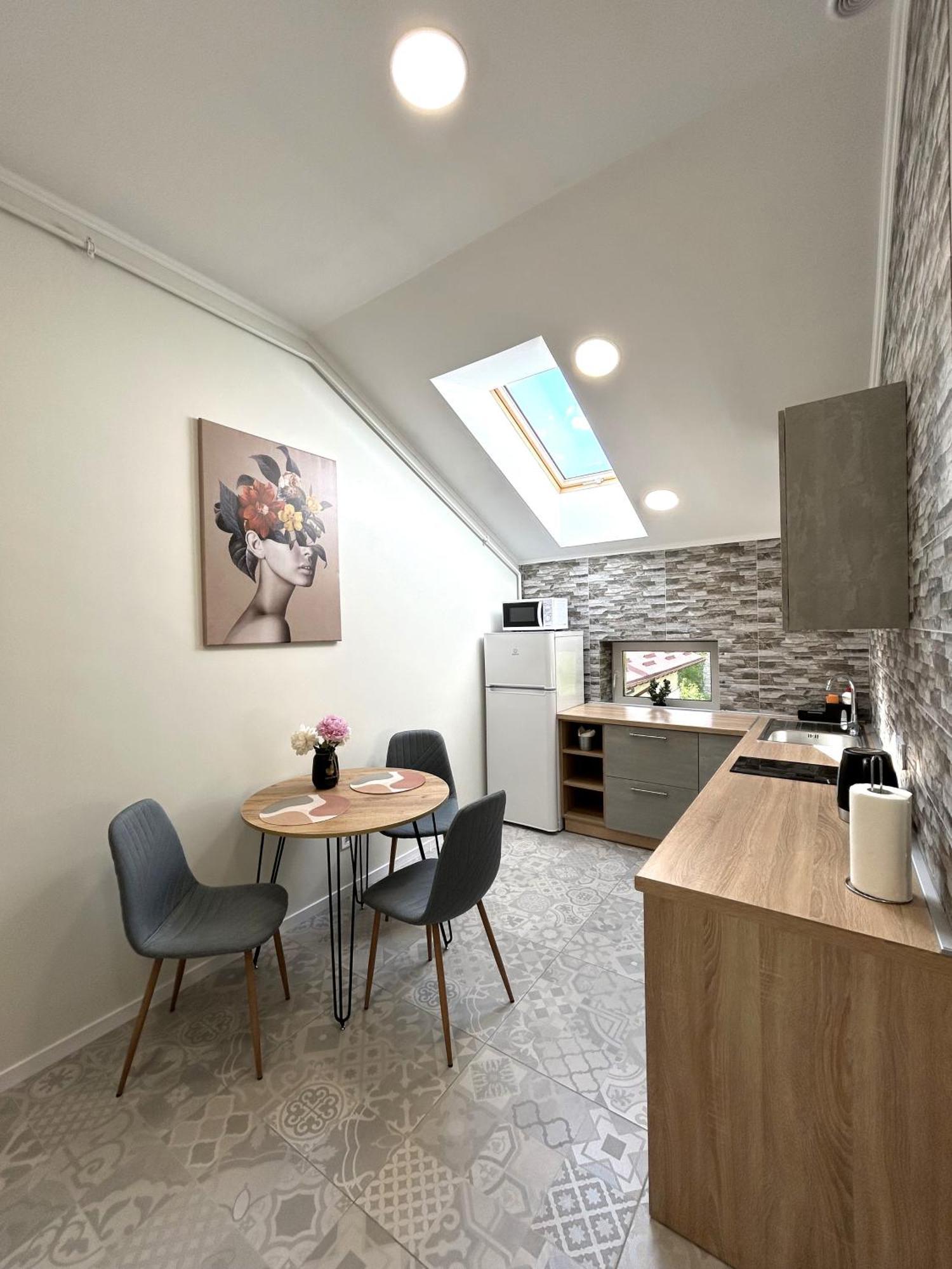 Modern Apartment, 5Mins To Rynok Square Lviv Exterior foto