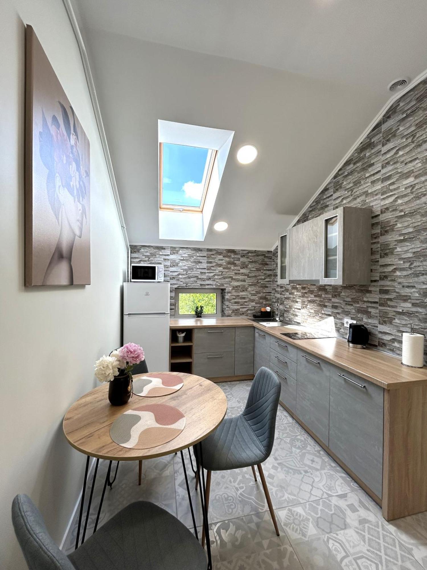Modern Apartment, 5Mins To Rynok Square Lviv Exterior foto