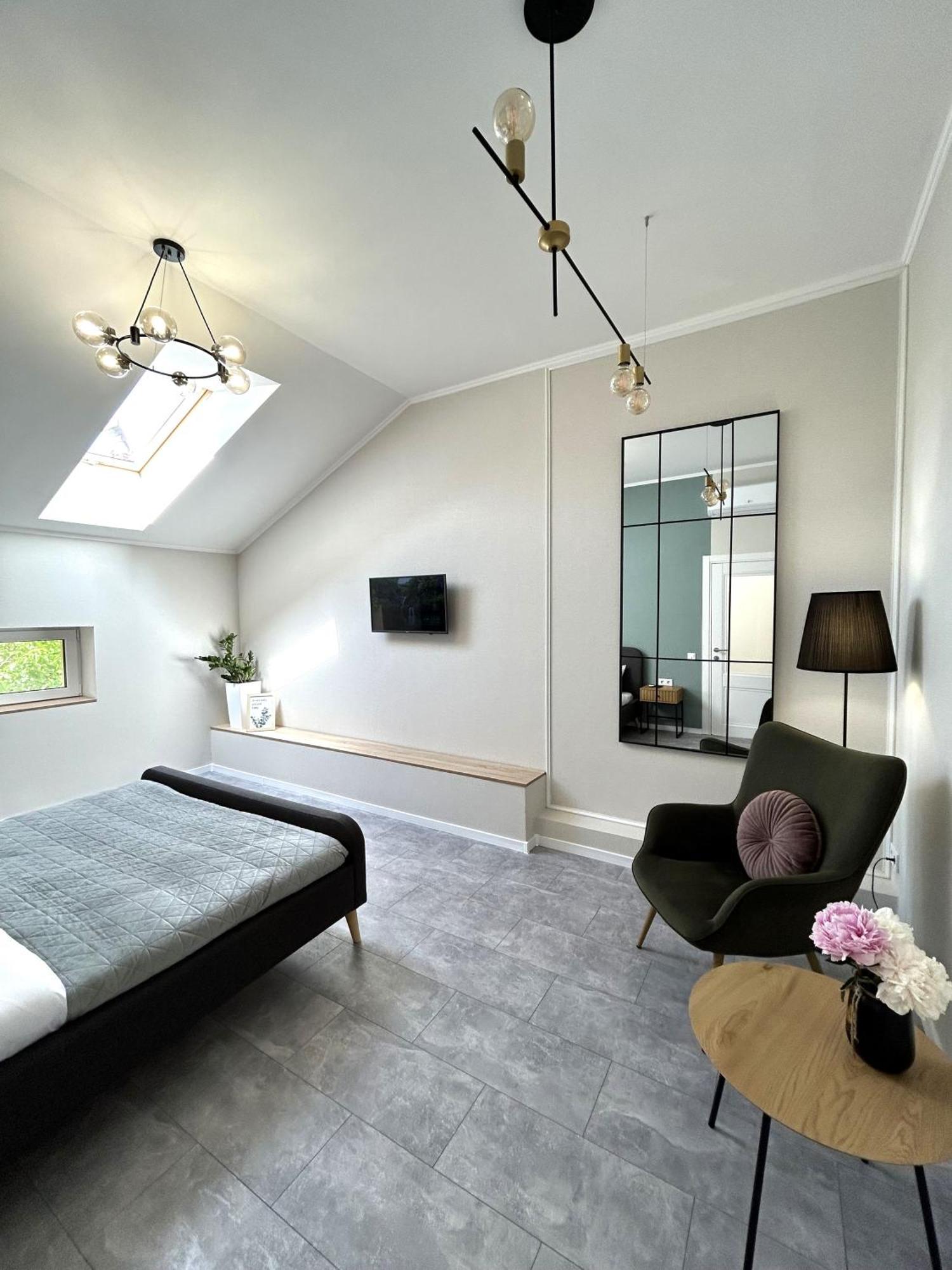 Modern Apartment, 5Mins To Rynok Square Lviv Exterior foto